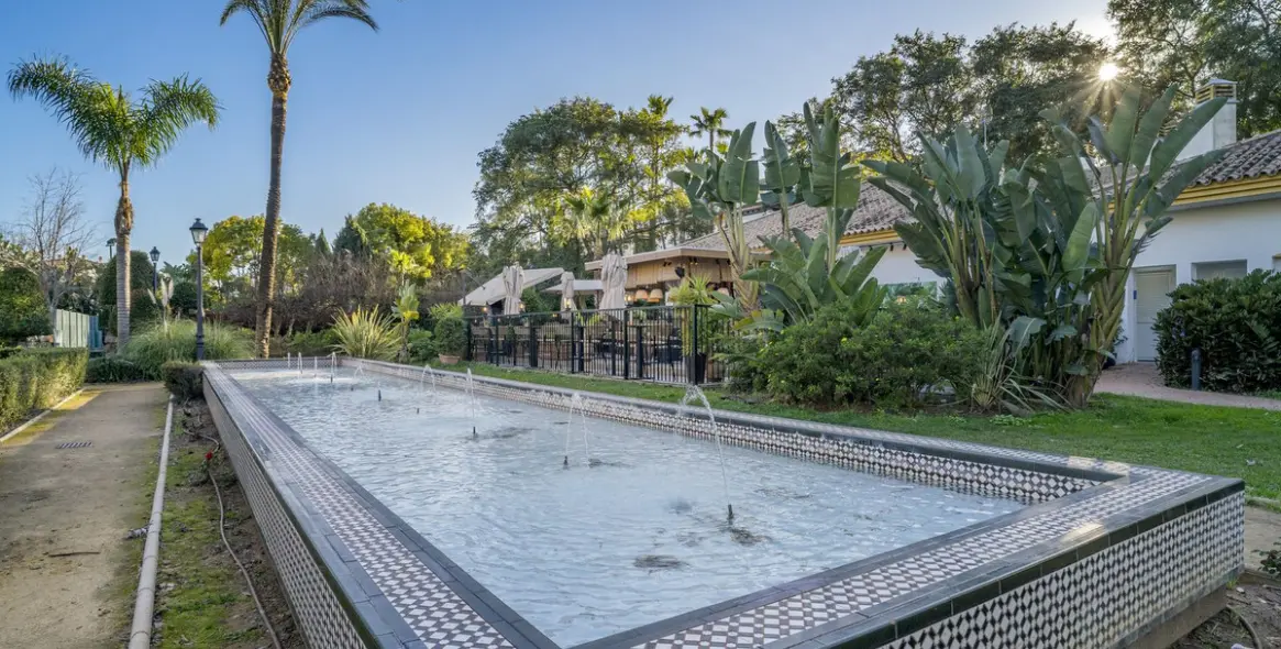 Venta de apartamento en planta media en Puerto Banús 10