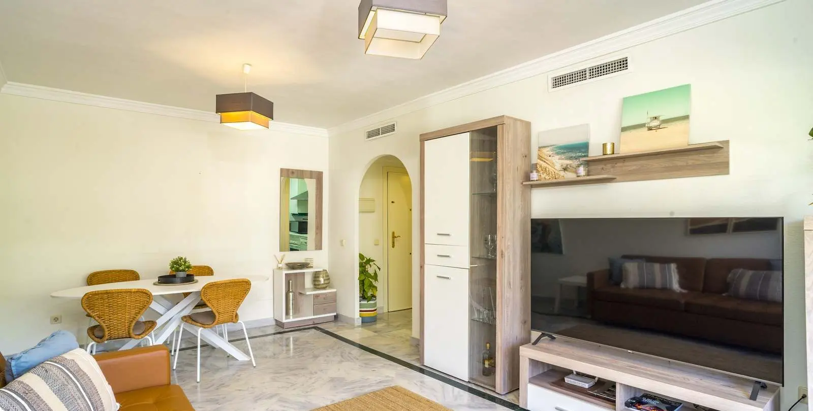 Venta de apartamento en planta media en Marbella 1