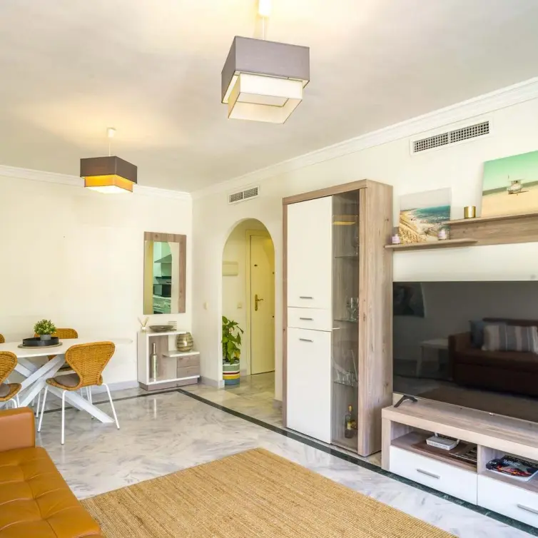 Sale of middle floor apartment in Marbella