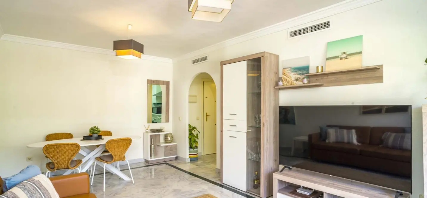Sale of middle floor apartment in Marbella 0