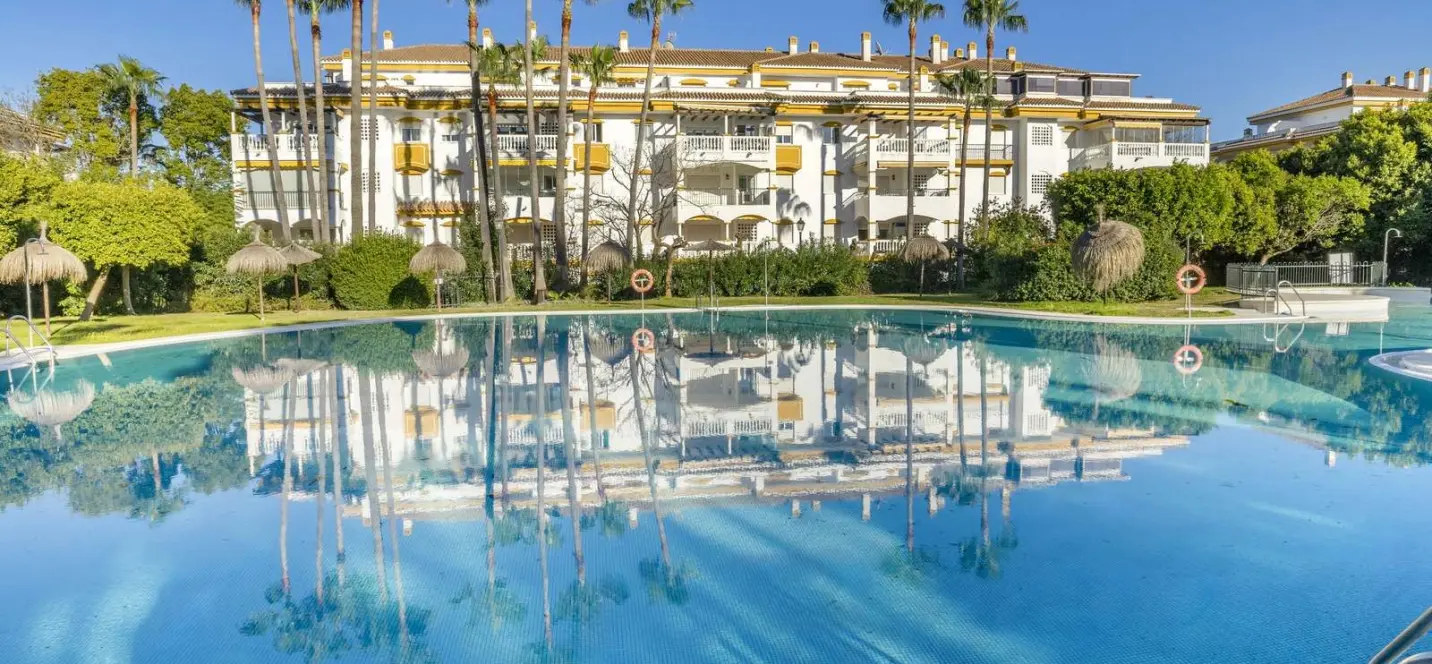 Sale of middle floor apartment in Marbella 1