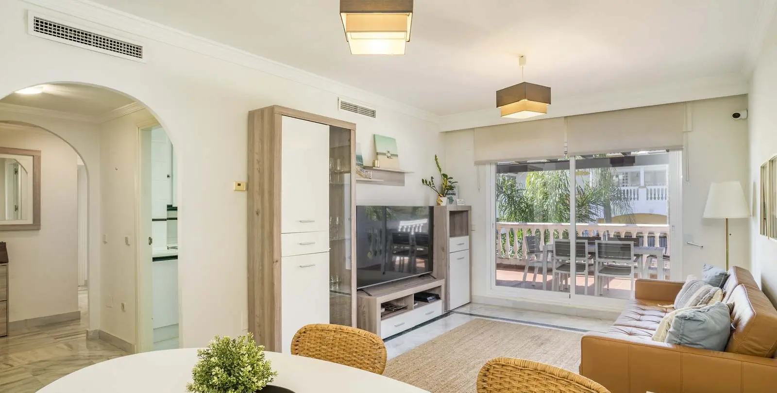Venta de apartamento en planta media en Marbella 3