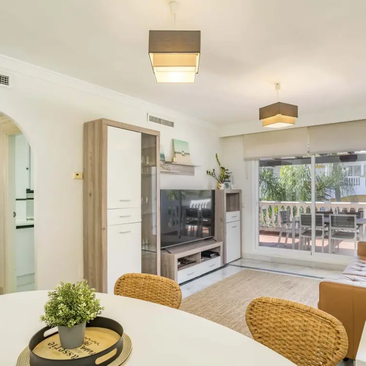 Sale of middle floor apartment in Marbella