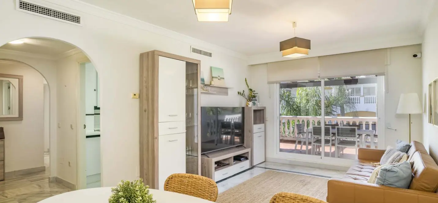 Sale of middle floor apartment in Marbella 2