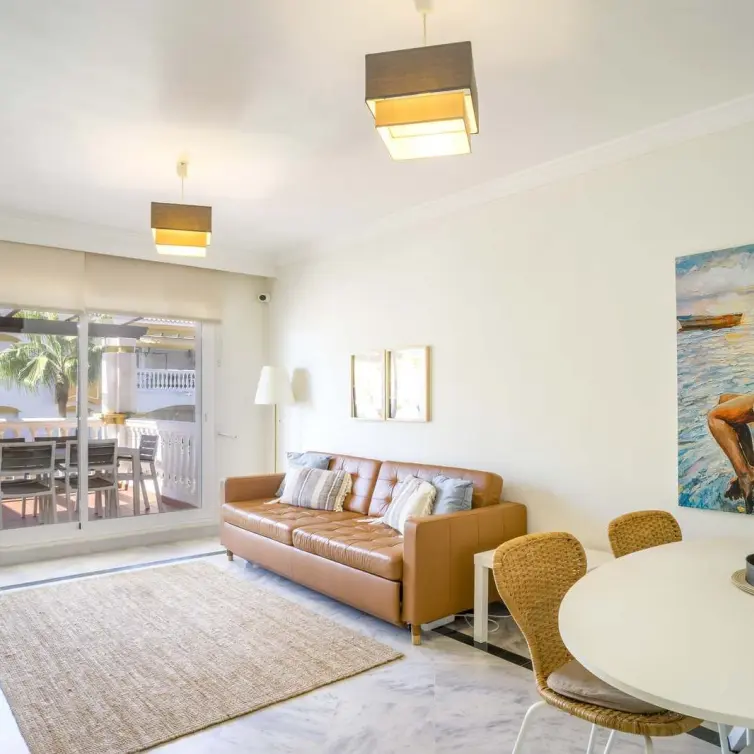 Sale of middle floor apartment in Marbella
