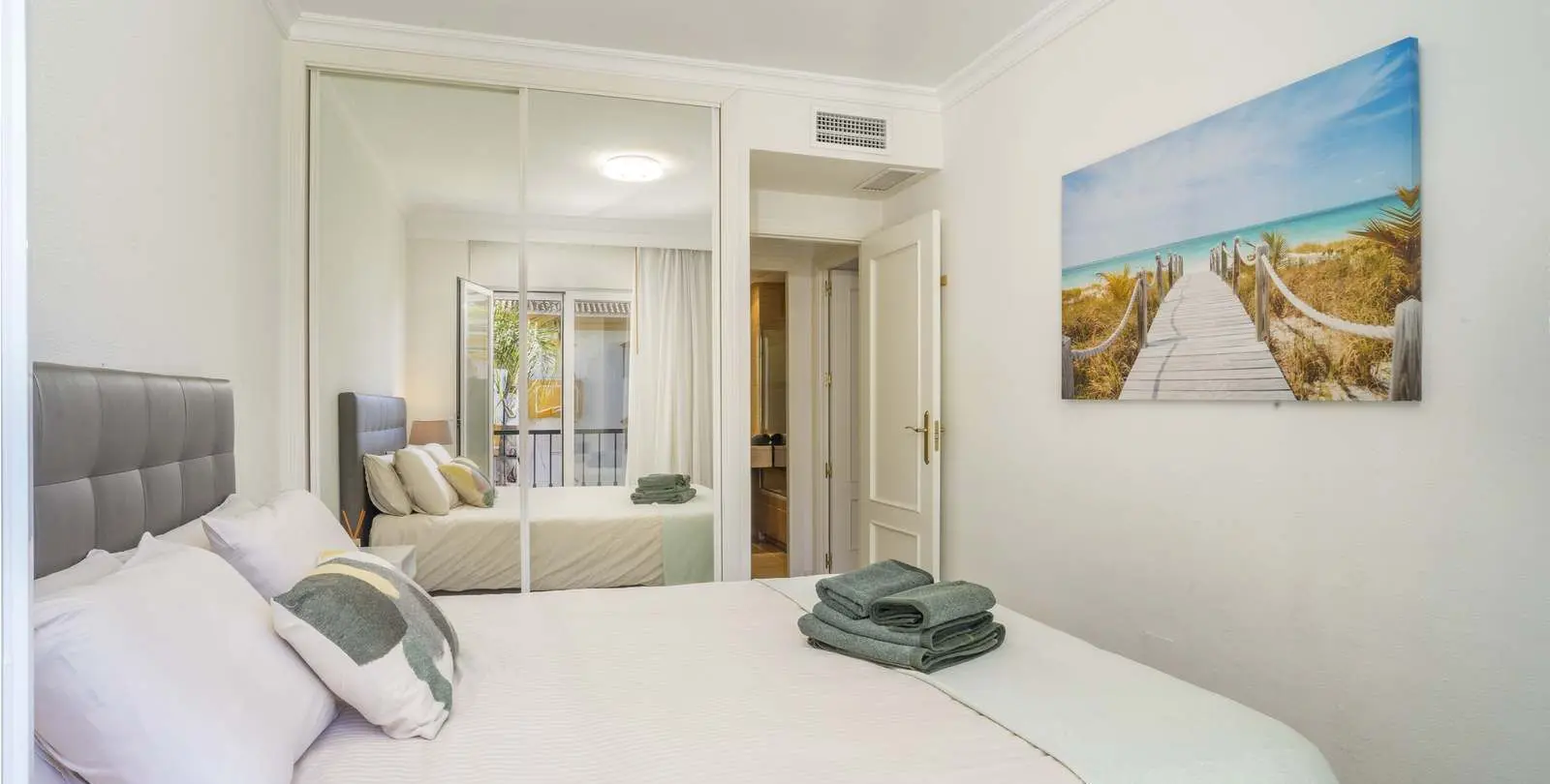 Venta de apartamento en planta media en Marbella 10