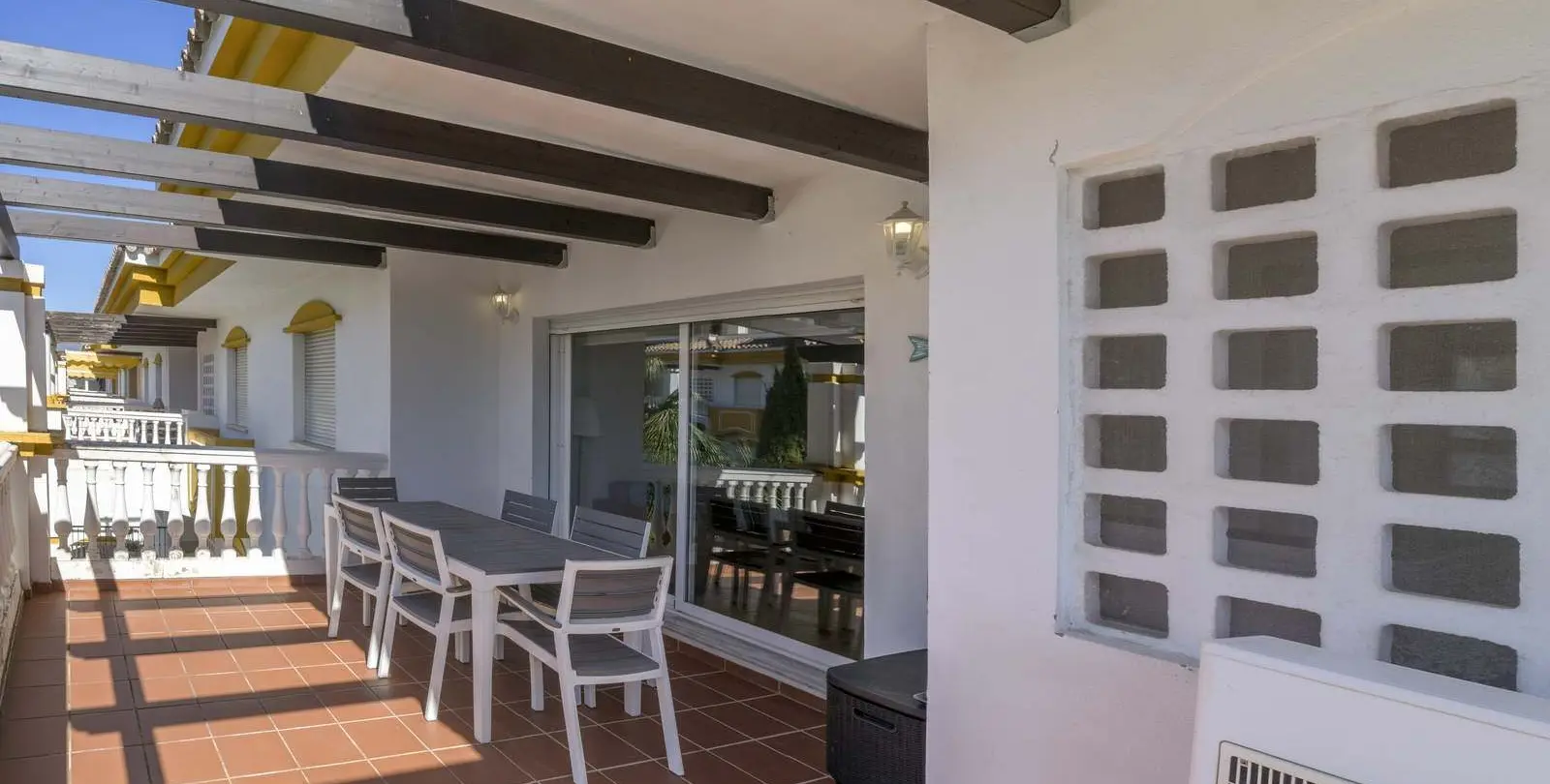 Venta de apartamento en planta media en Marbella 22
