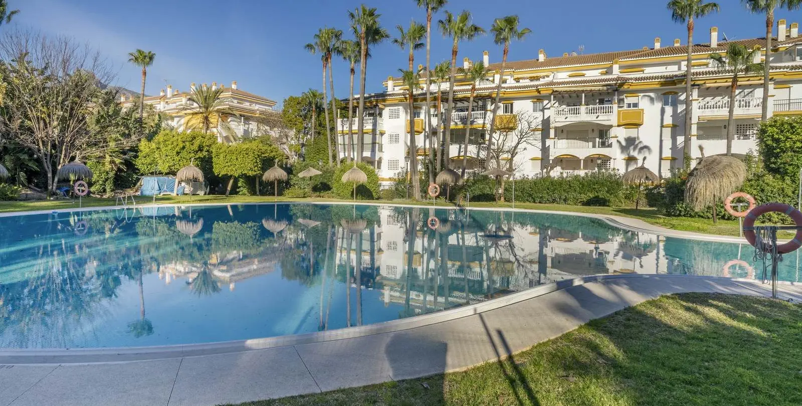 Venta de apartamento en planta media en Marbella 24
