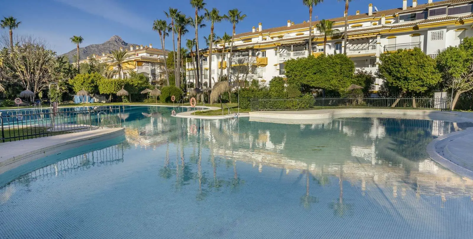 Venta de apartamento en planta media en Marbella 28