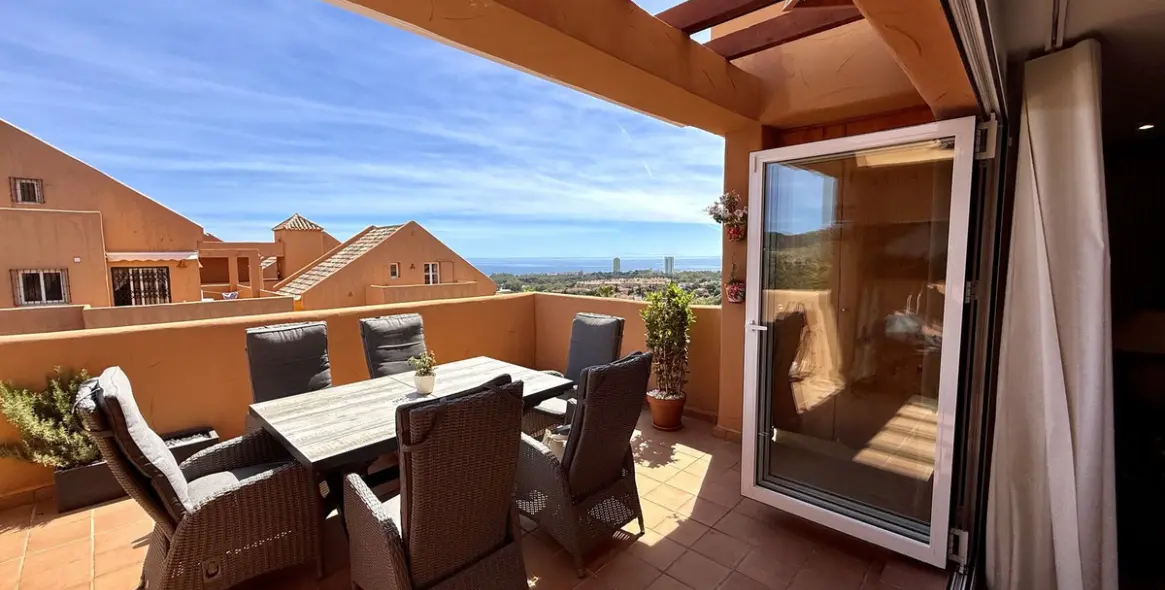 Venta de apartamento en planta media en Elviria 1