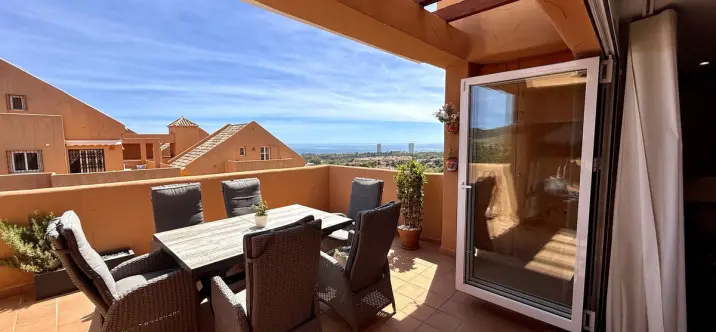 Venta de apartamento en planta media en Elviria 0