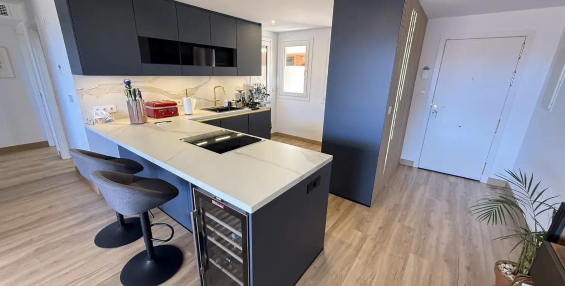 Venta de apartamento en planta media en Elviria 2