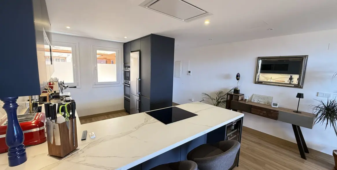 Venta de apartamento en planta media en Elviria 3
