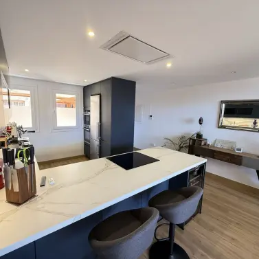 Venta de apartamento en planta media en Elviria