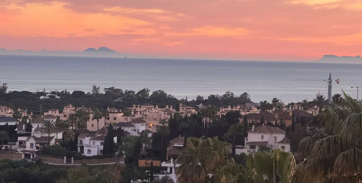 Venta de apartamento en planta media en Elviria 18