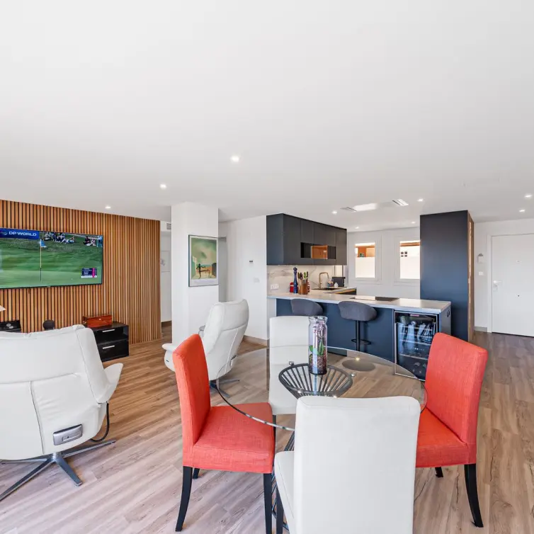 Продажа апартаментов на среднем этаже в Elviria