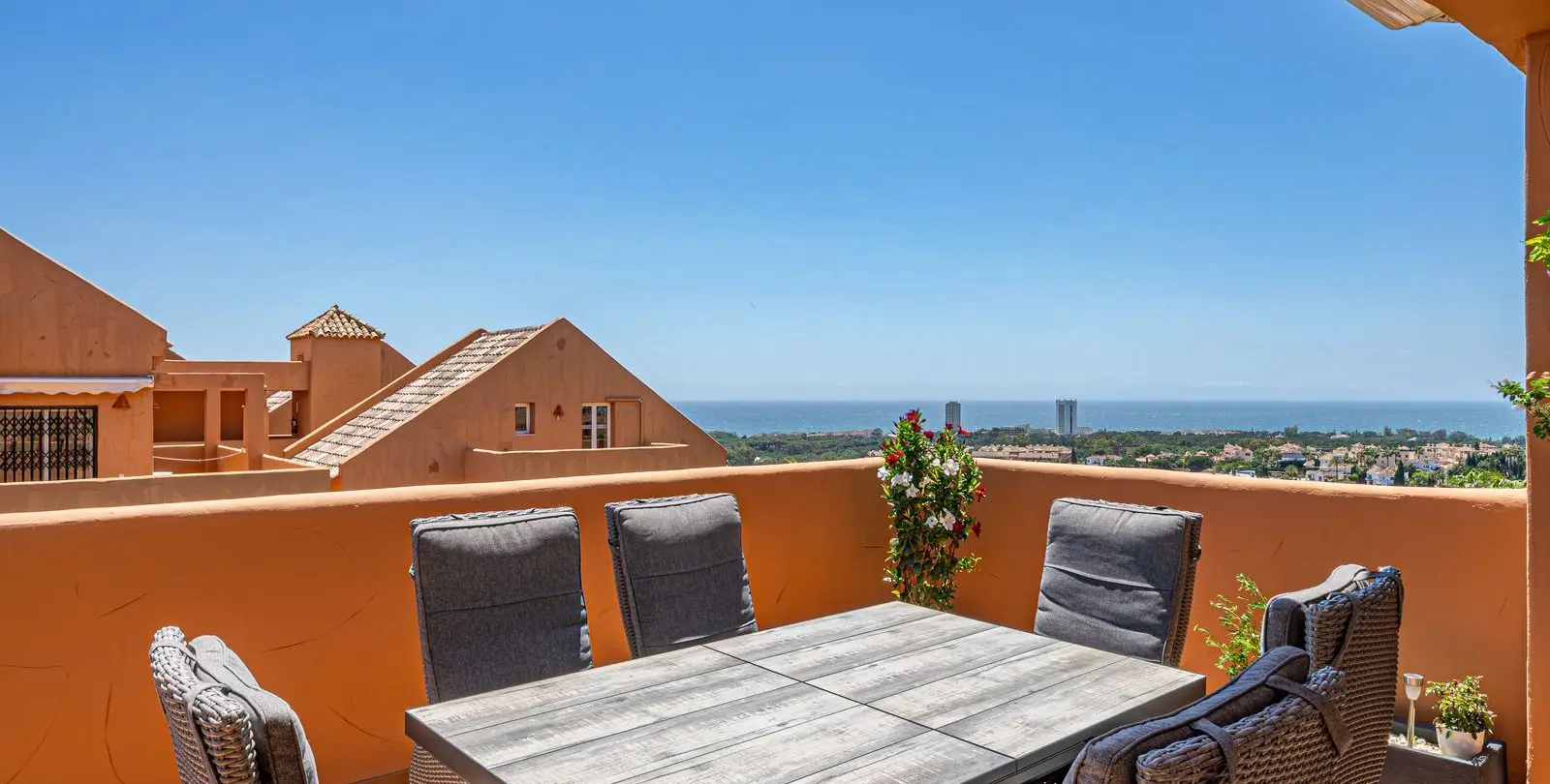 Продажа апартаментов на среднем этаже в Elviria 14