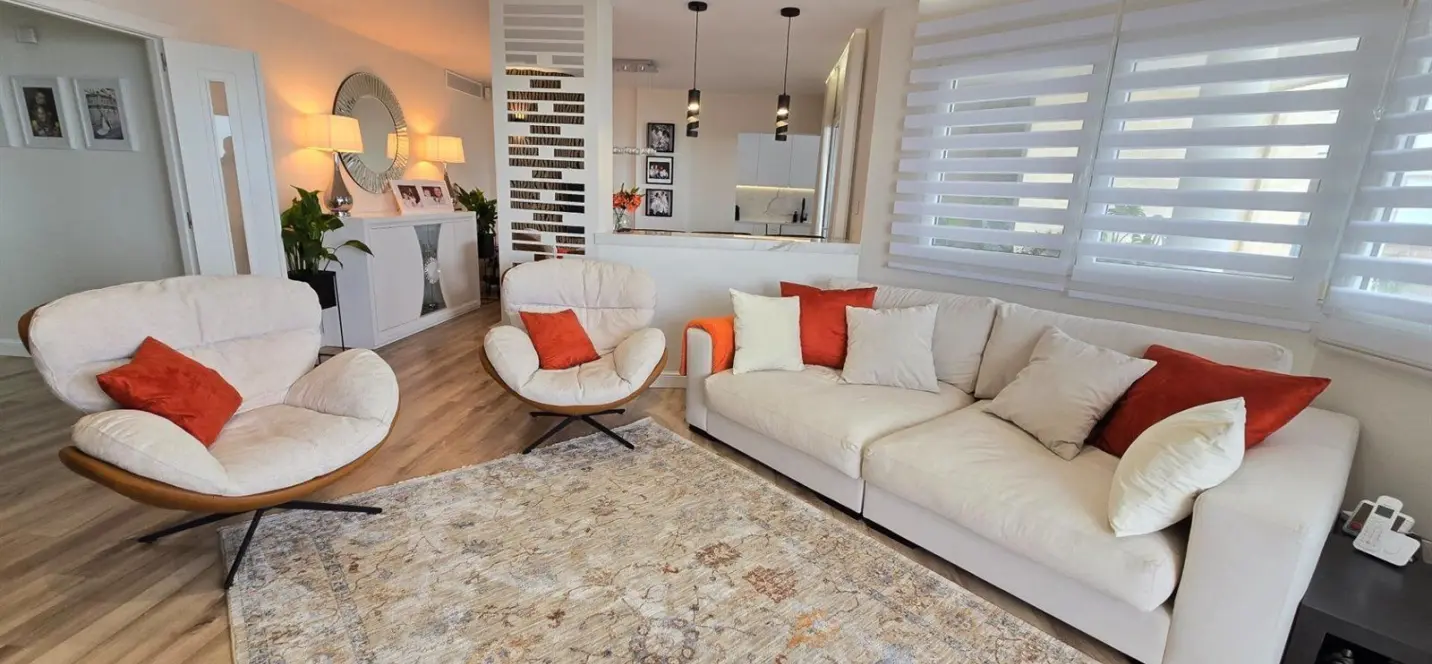 Sale of middle floor apartment in Benalmadena 2