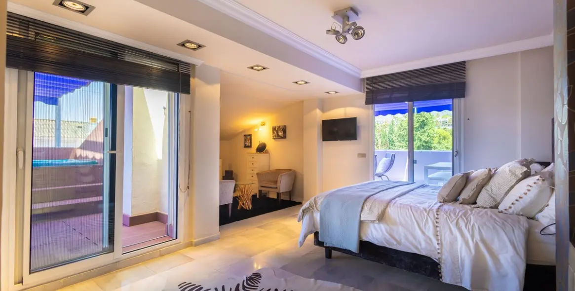 Venta de ático dúplex en Marbella 25