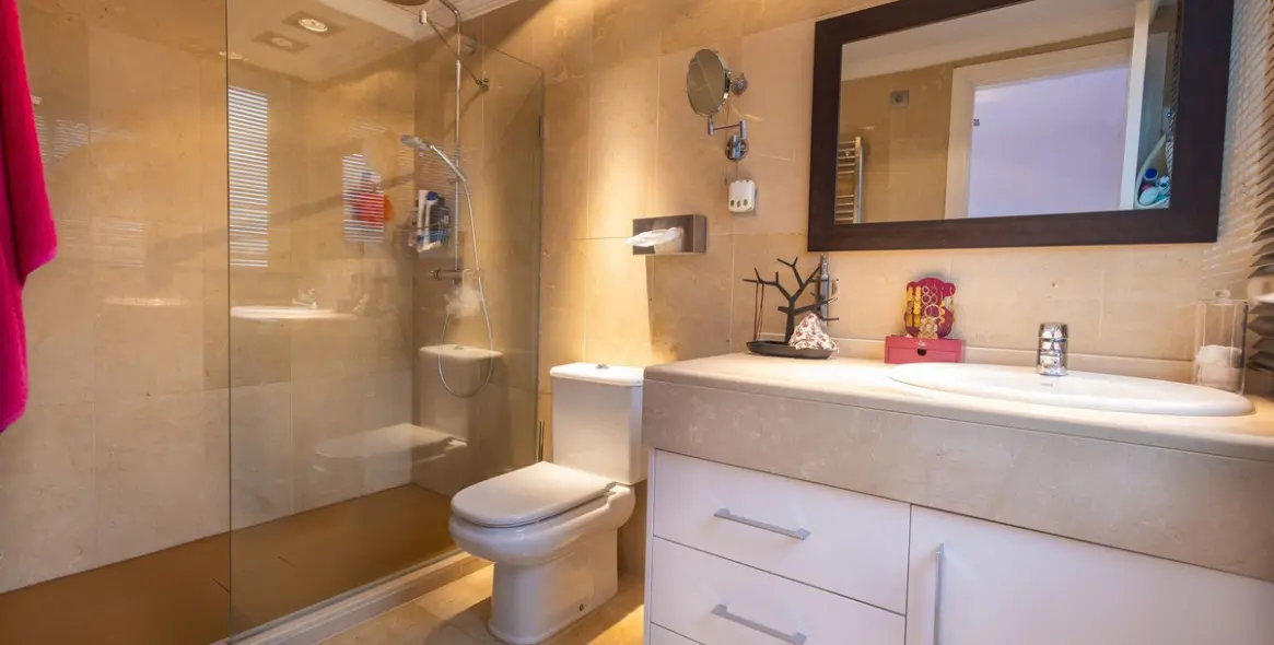 Venta de ático dúplex en Marbella 37