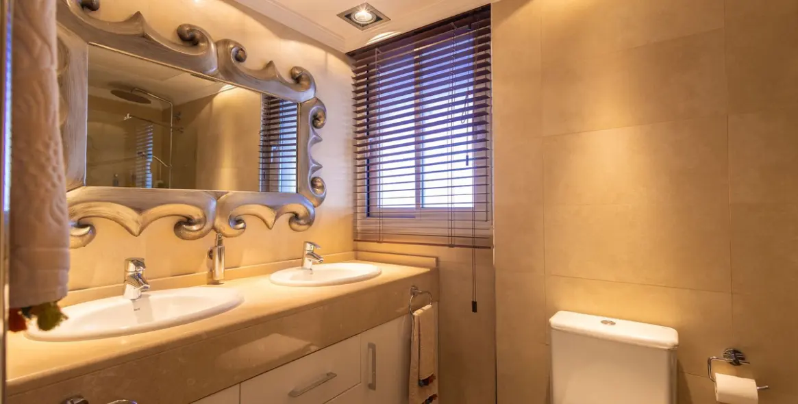 Venta de ático dúplex en Marbella 38