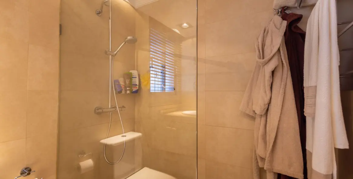 Venta de ático dúplex en Marbella 39