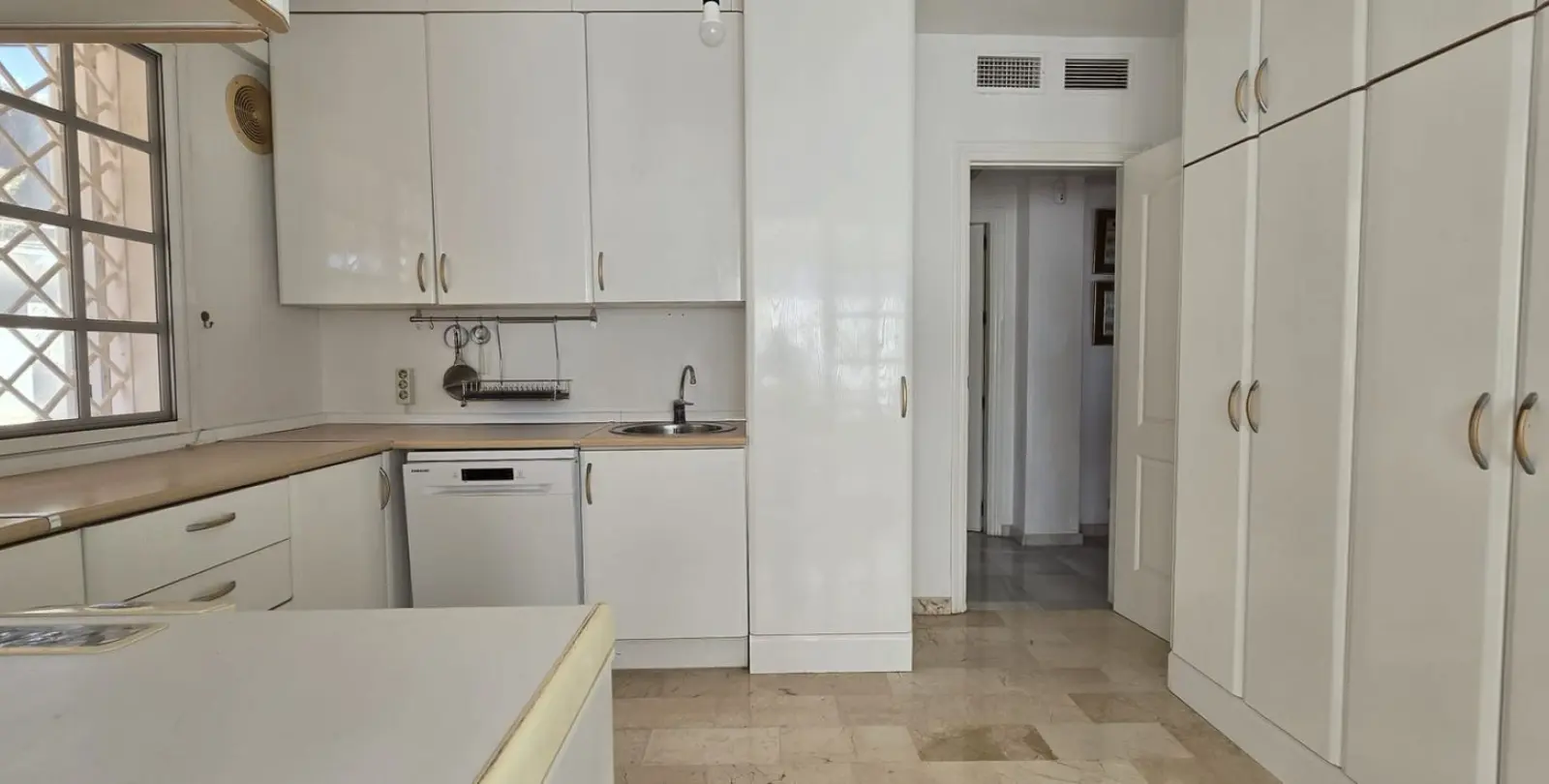 Продажа  отдельно стоящей виллы в Alhaurín de la Torre 25