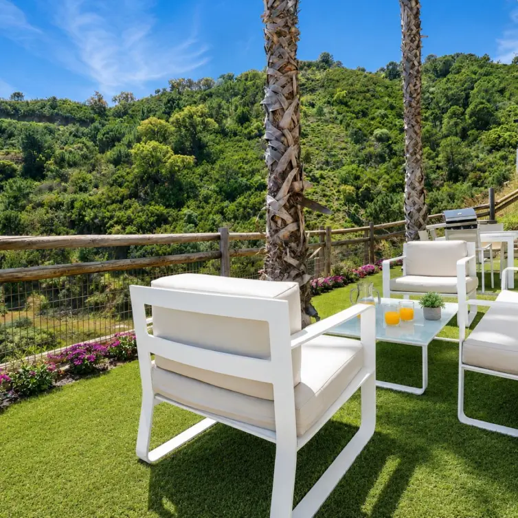 Sale of detached villa in Benahavís