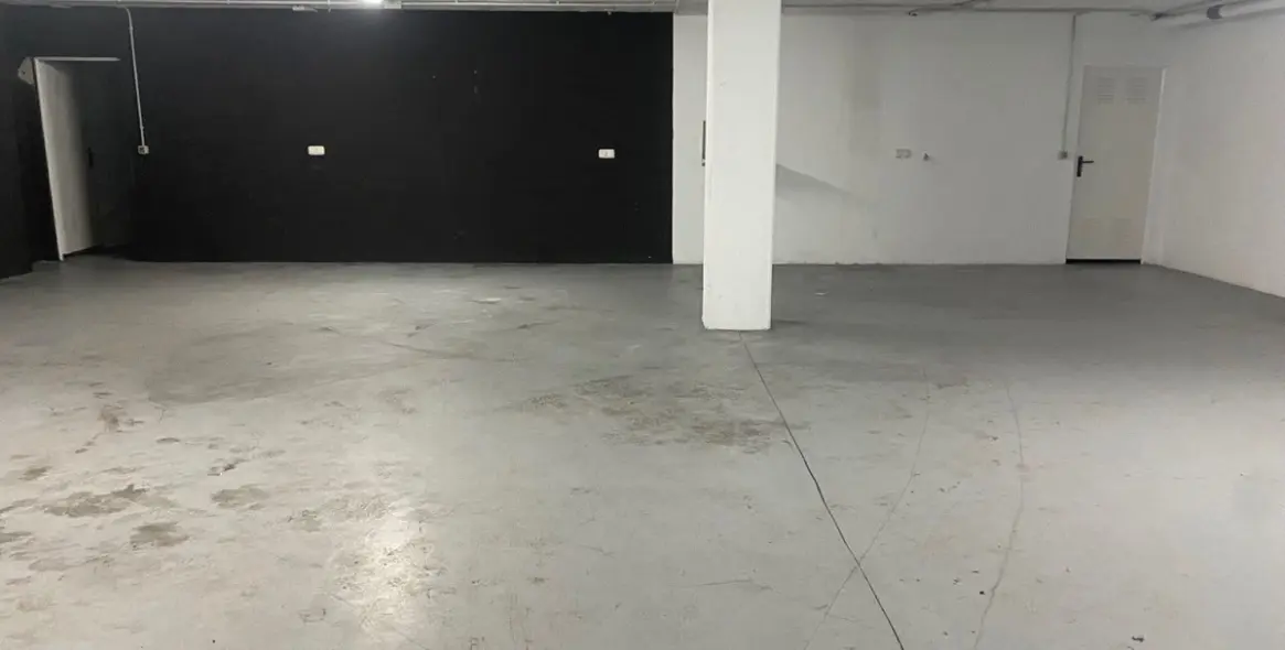 Venta de local comercial en Puerto Banús 2