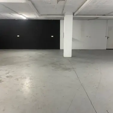 Venta de local comercial en Puerto Banús