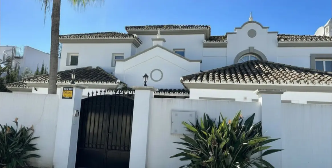 Venta de villa independiente en Estepona 2