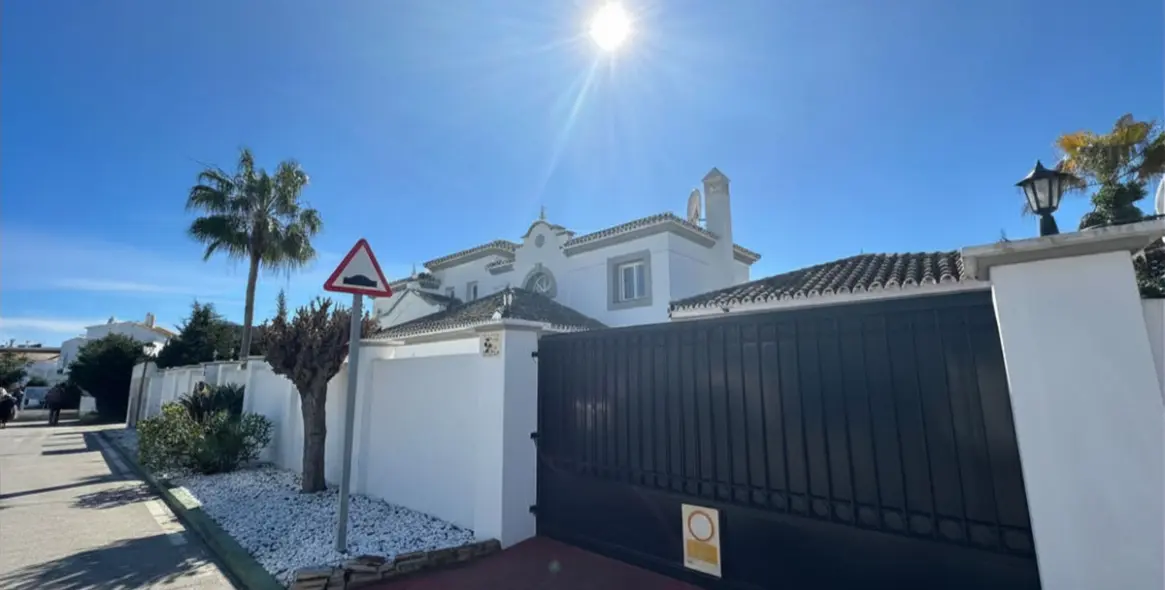 Venta de villa independiente en Estepona 3