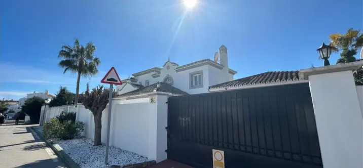 Venta de villa independiente en Estepona 2