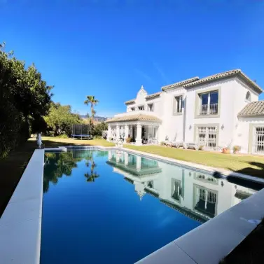 Venta de villa independiente en Estepona