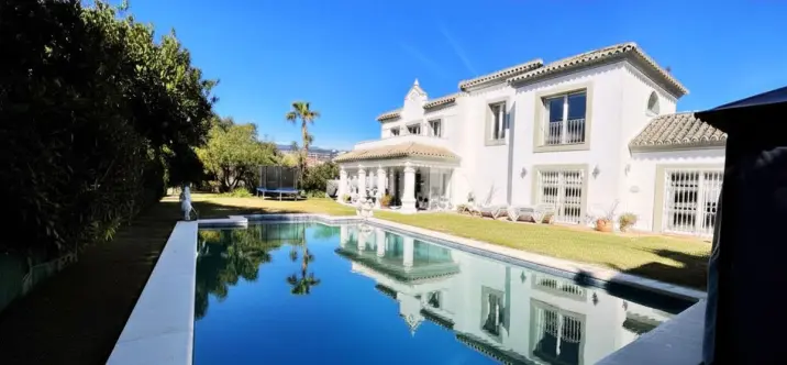 Venta de villa independiente en Estepona 3