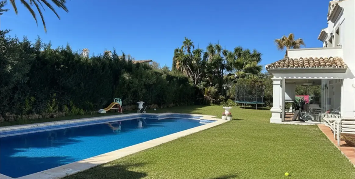 Venta de villa independiente en Estepona 6