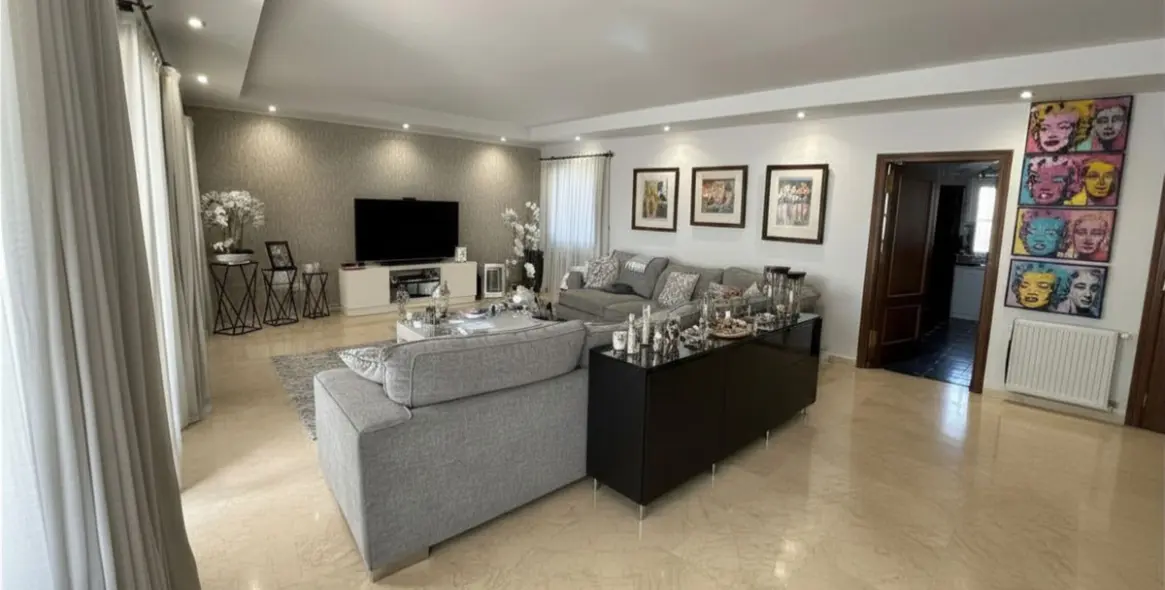 Venta de villa independiente en Estepona 10