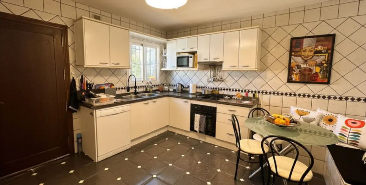 Venta de villa independiente en Estepona 13