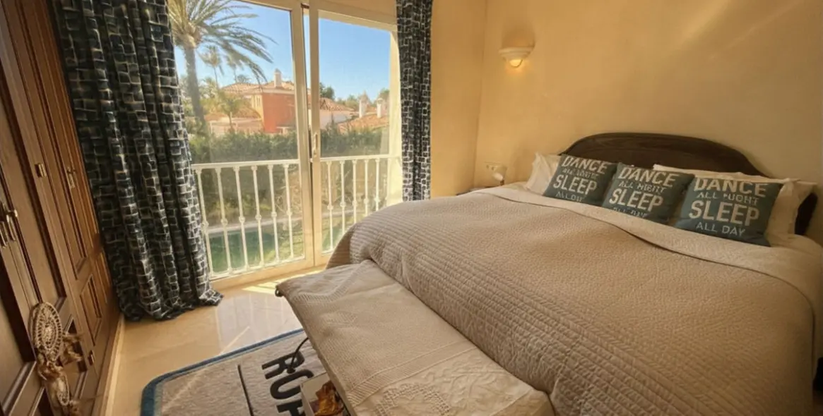 Venta de villa independiente en Estepona 18