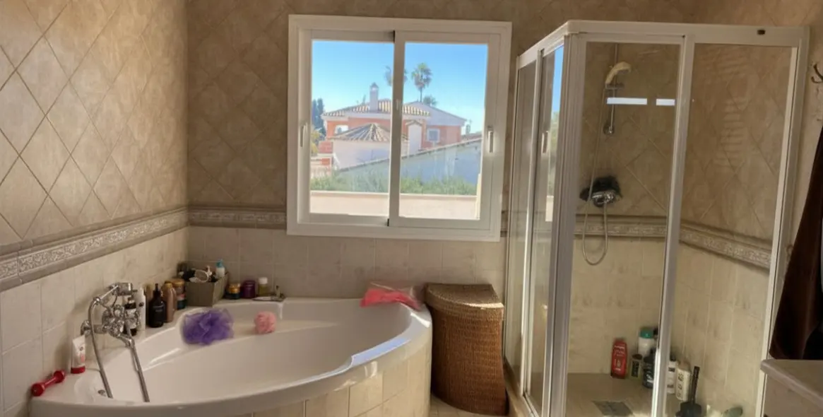 Venta de villa independiente en Estepona 20