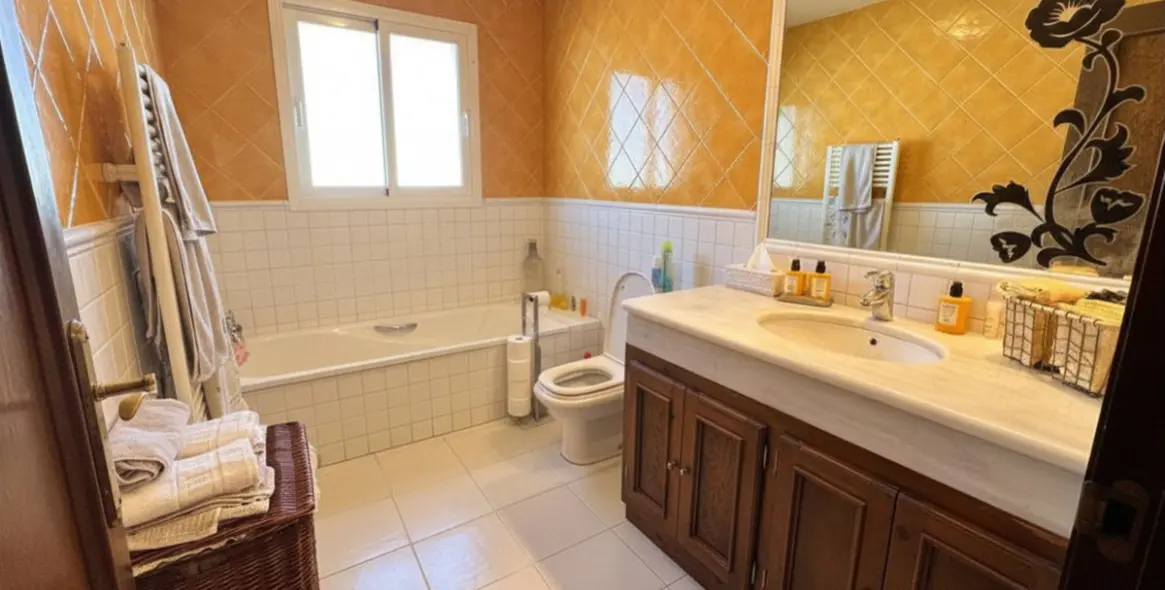 Venta de villa independiente en Estepona 23