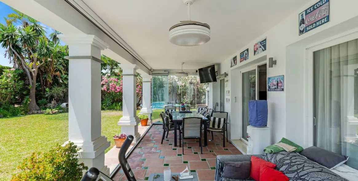 Sale of detached villa in Estepona 59
