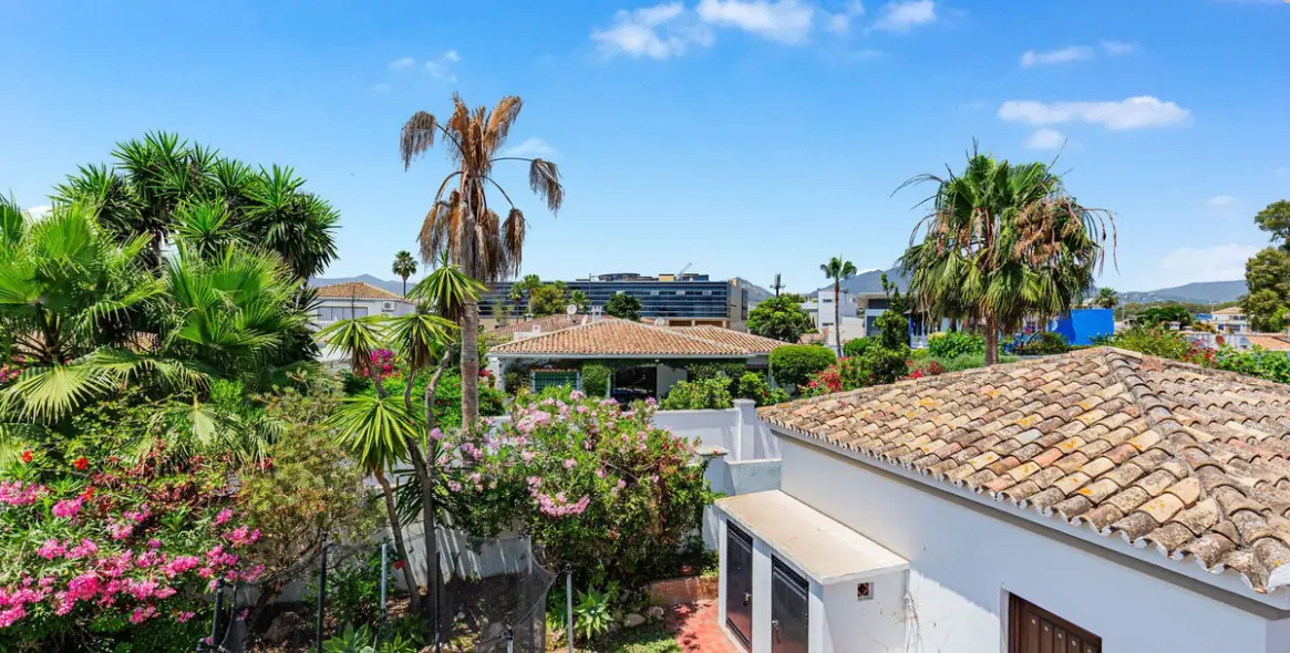 Sale of detached villa in Estepona 60