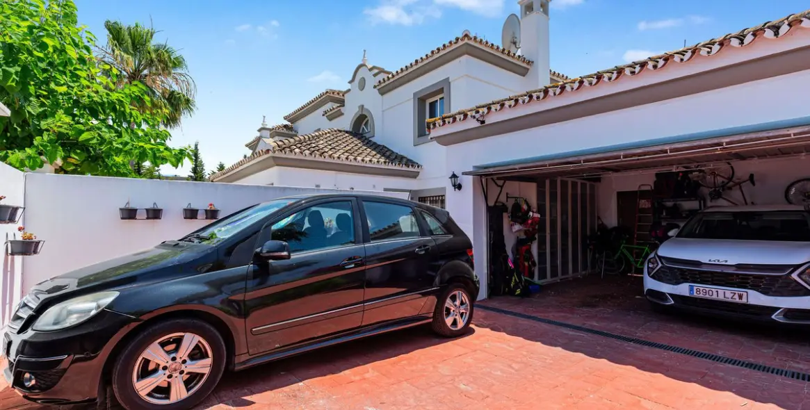 Sale of detached villa in Estepona 71