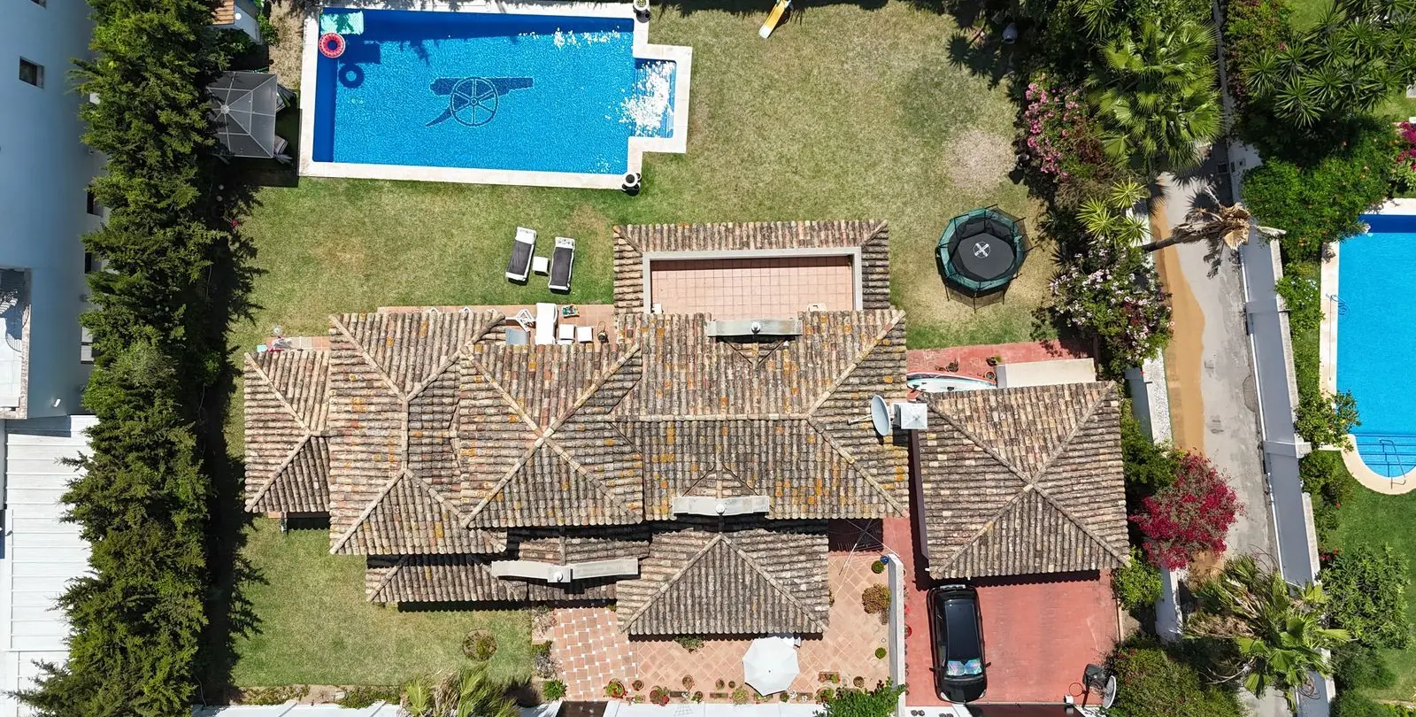 Продажа  отдельно стоящей виллы в Estepona 3