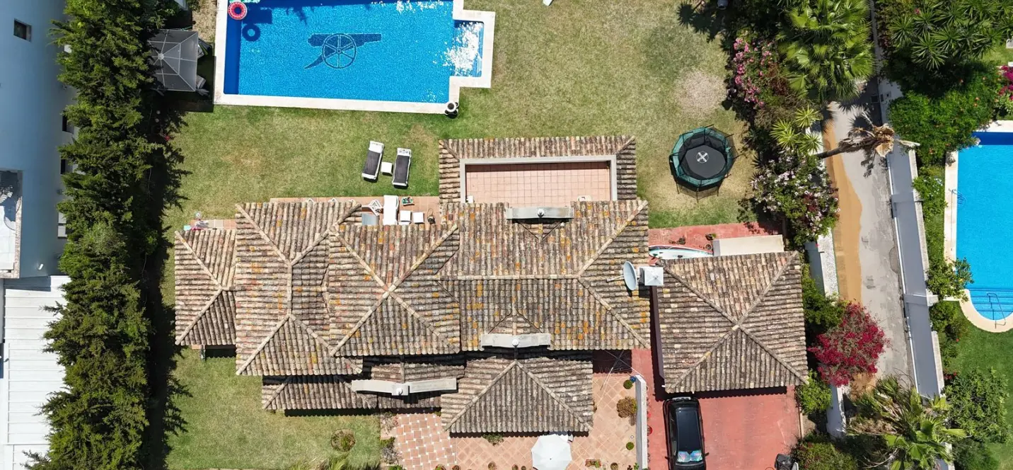 Продажа  отдельно стоящей виллы в Estepona 2