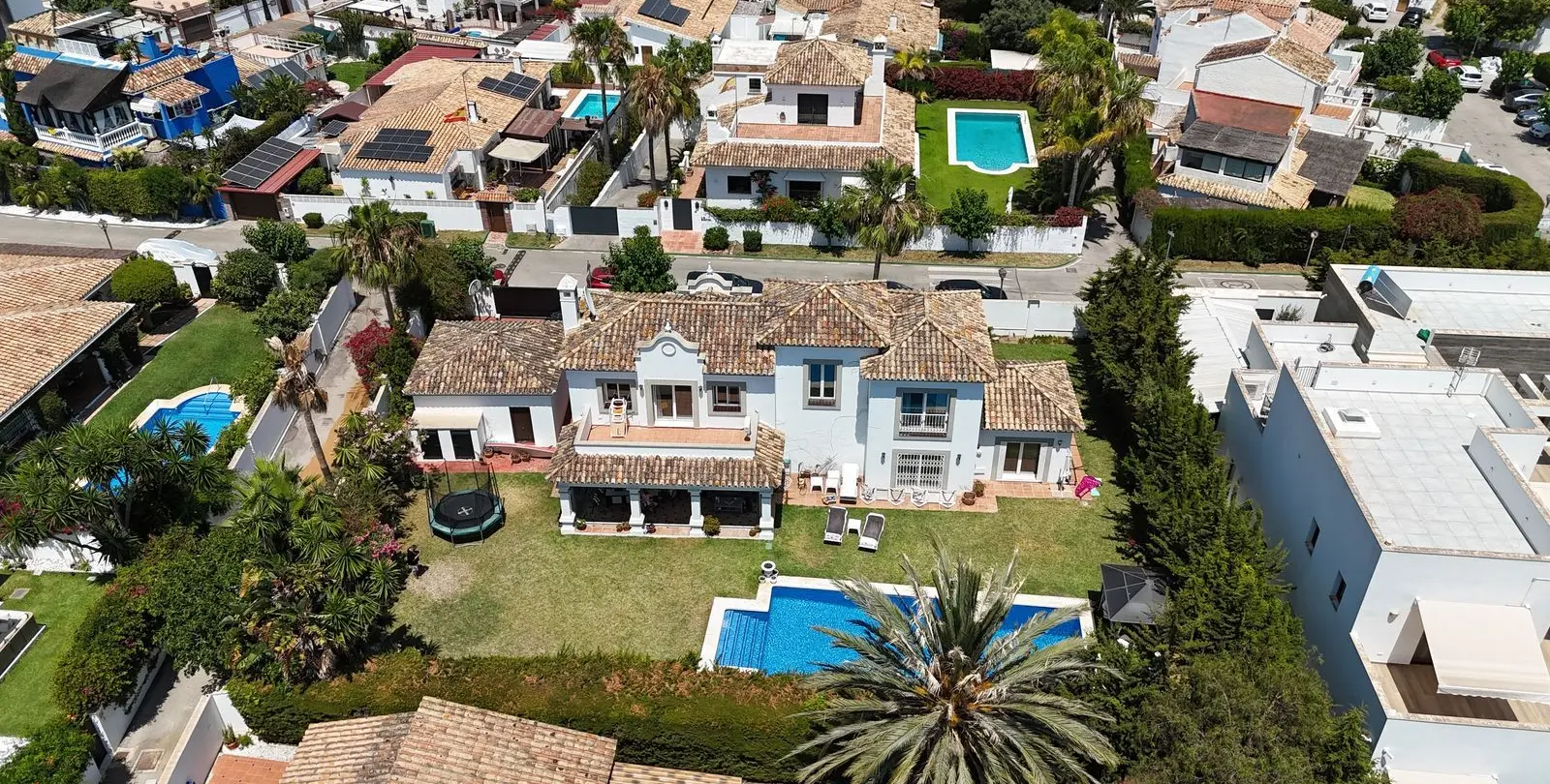 Продажа  отдельно стоящей виллы в Estepona 4