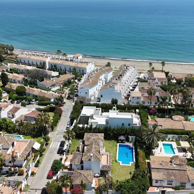 Продажа  отдельно стоящей виллы в Estepona