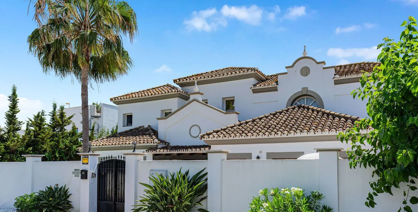 Продажа  отдельно стоящей виллы в Estepona 6