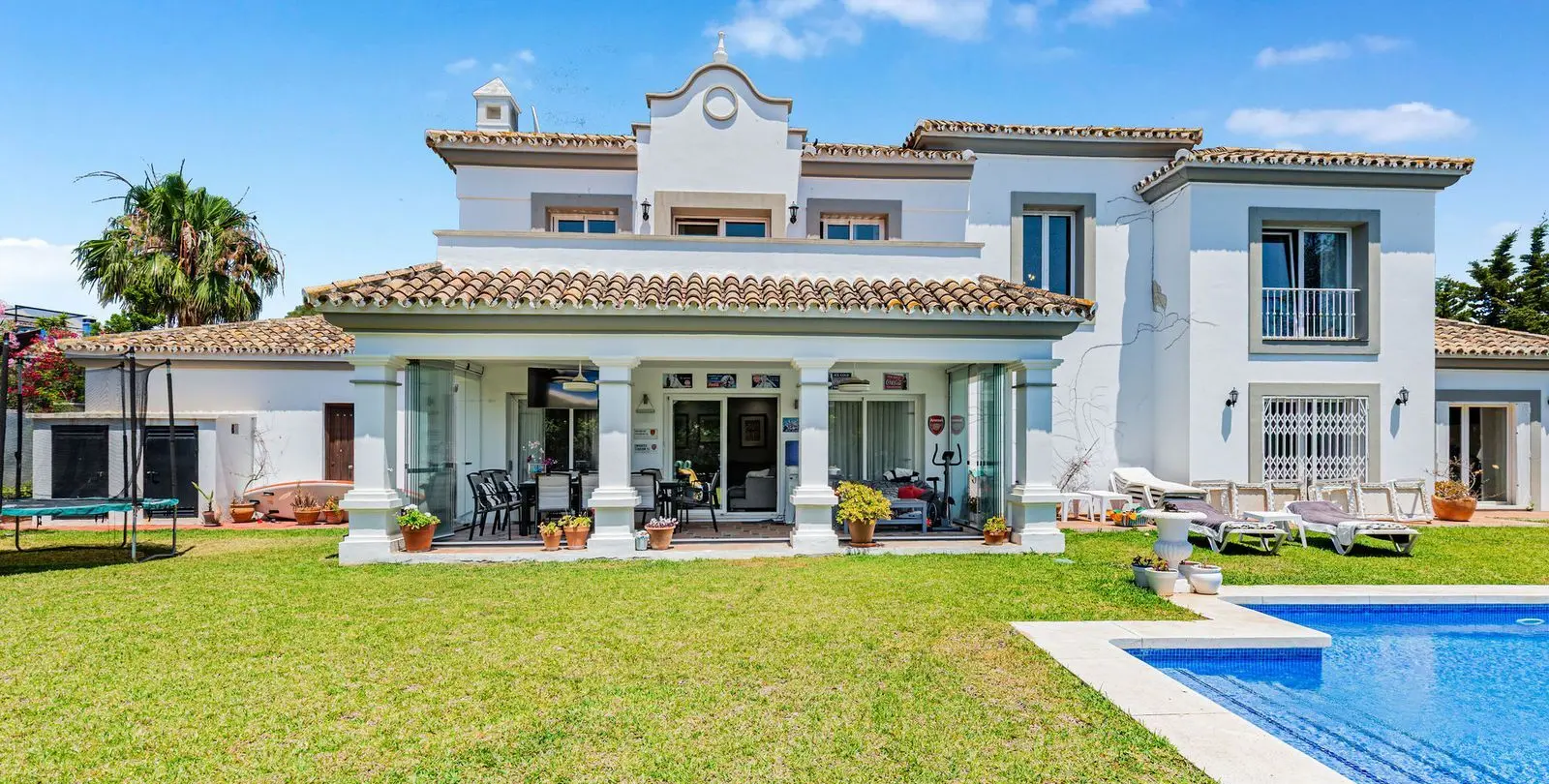 Продажа  отдельно стоящей виллы в Estepona 7